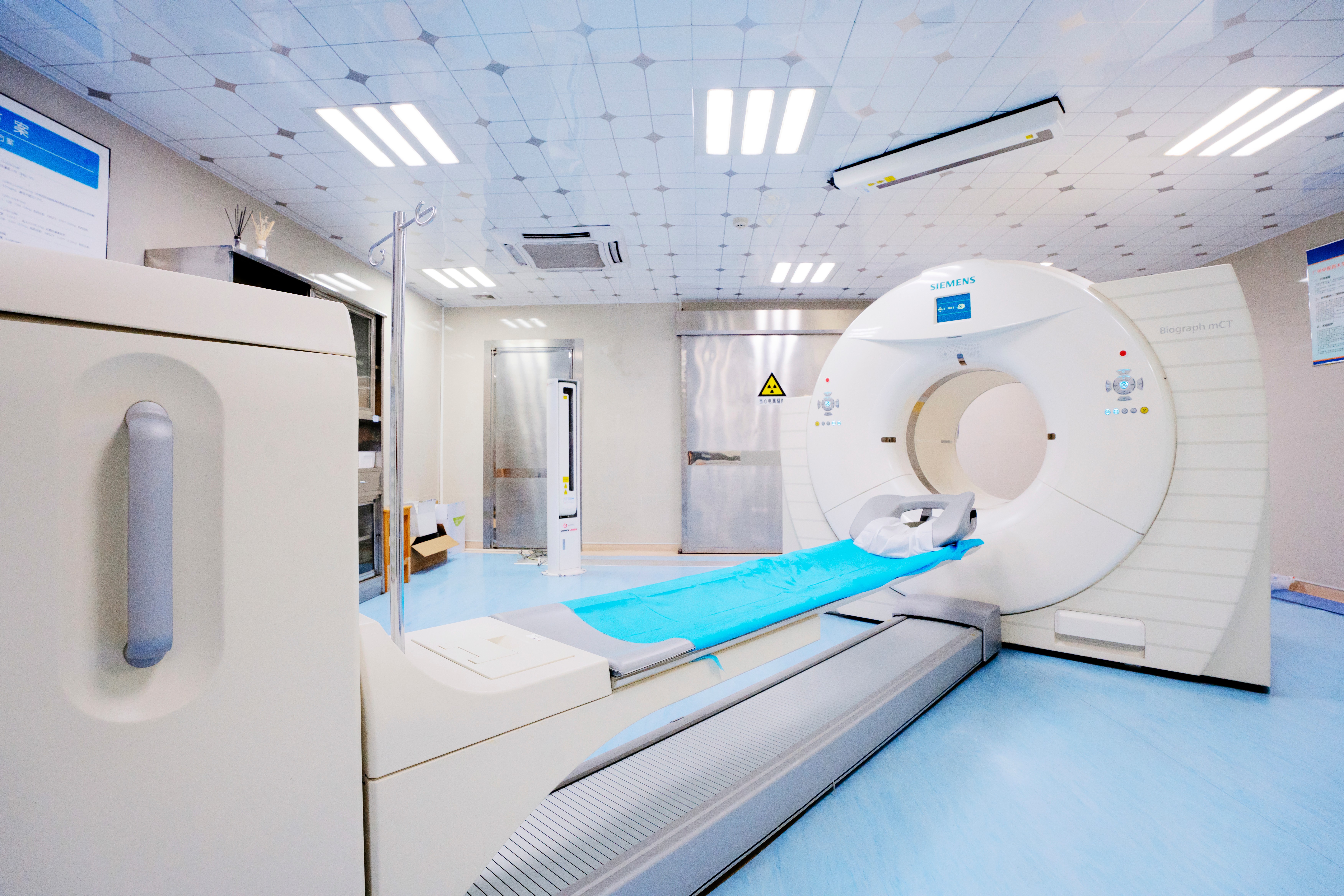 Evaluasi Citra Radiologi PET-CT Siemens di RS Mitra Guangzhou